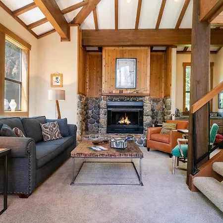 Alpine Escape By Tahoe Getaways - Shuttle To Ski Slopes & Fireplace